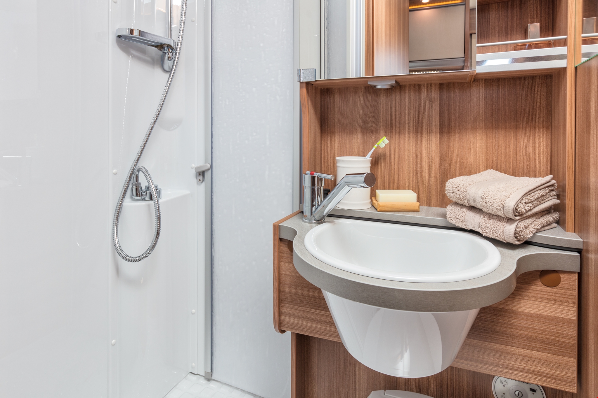 Bruser og vask i Apollo Duo Plus