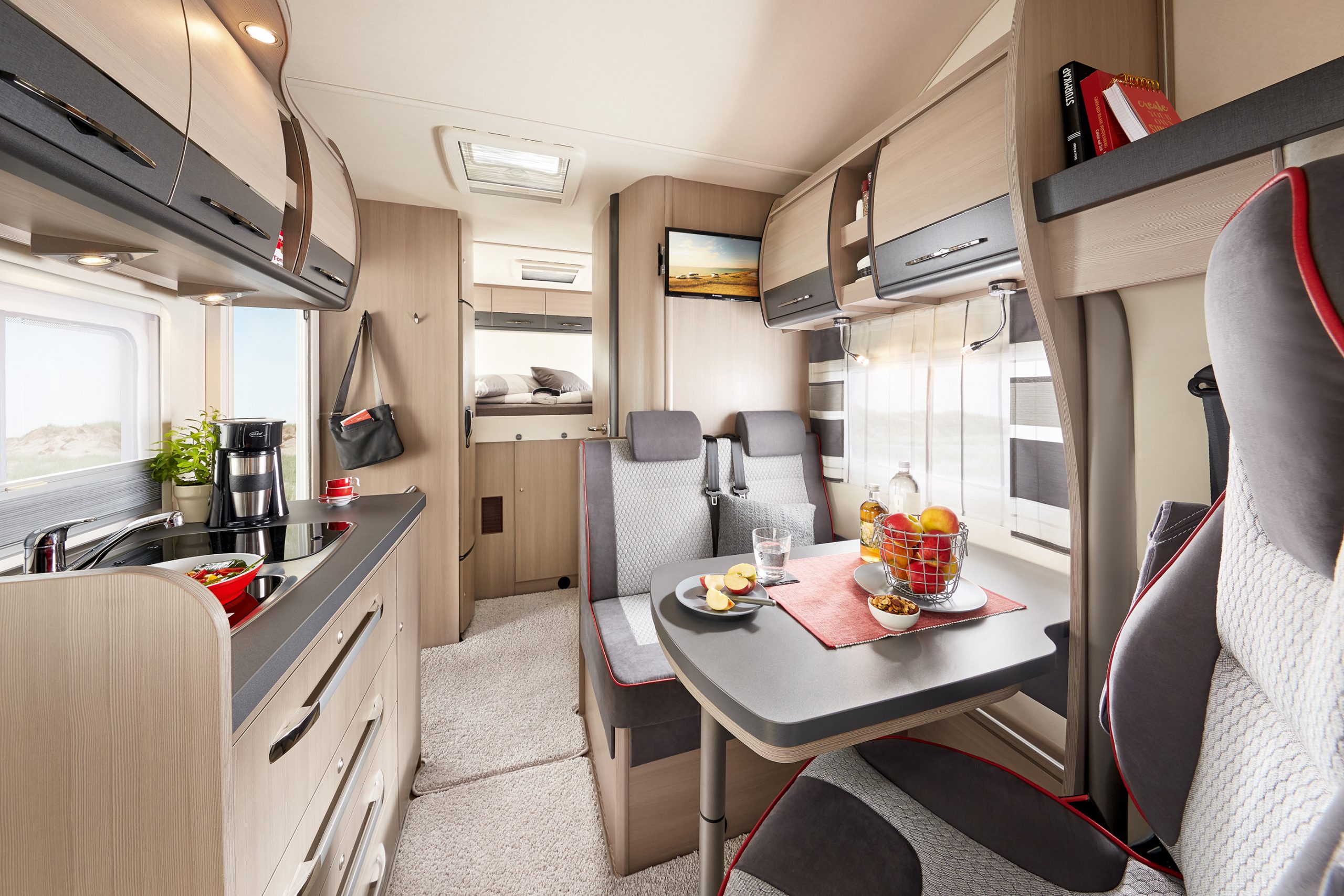 Interior Large 2018-hobby Large autocamper fra Touring Cars