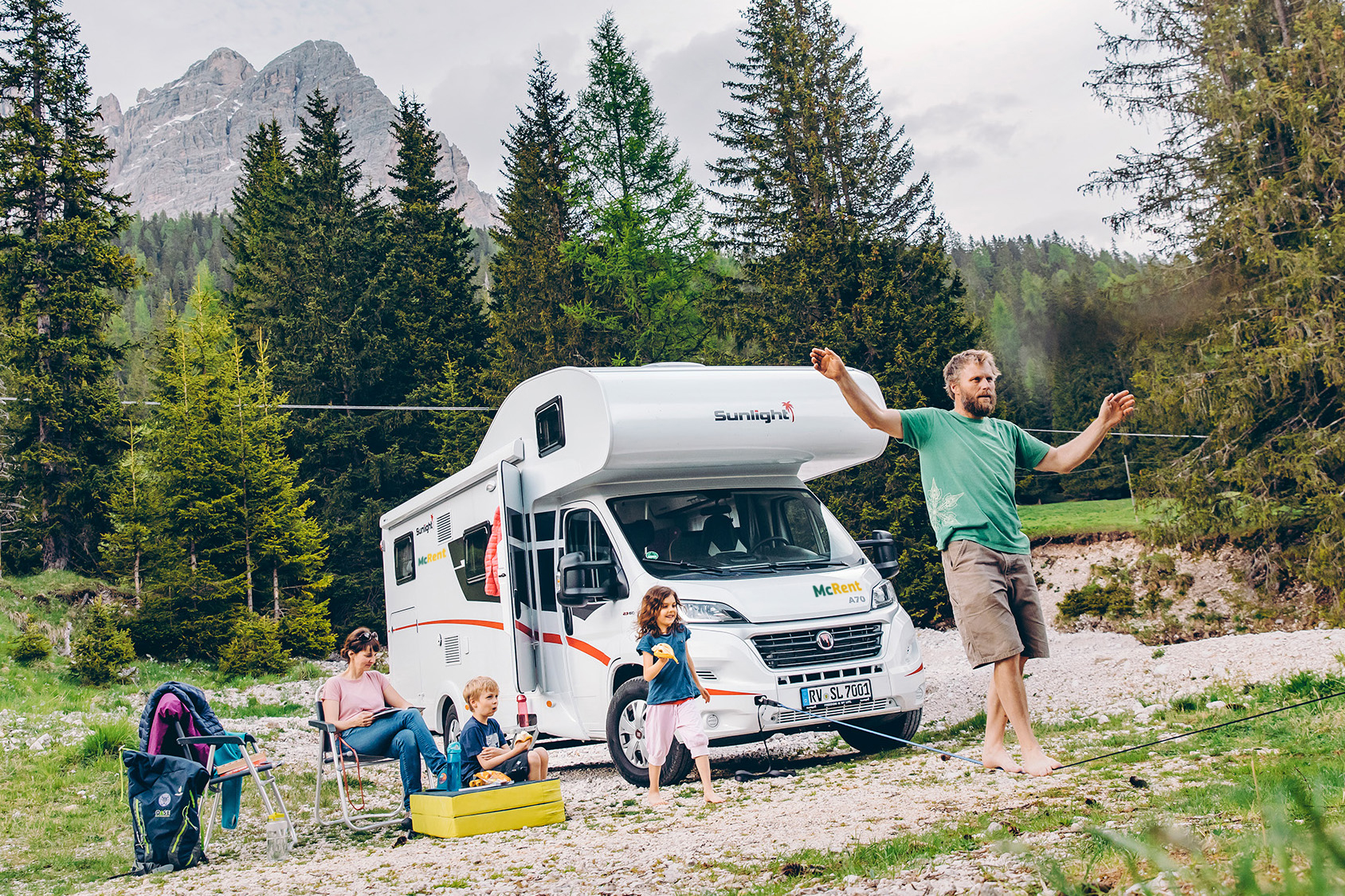 Autocamper med alkove/hems