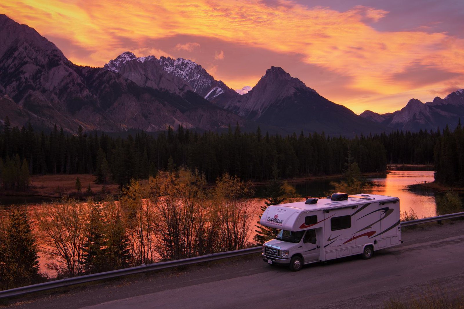 Midi Motorhome fra Canadream