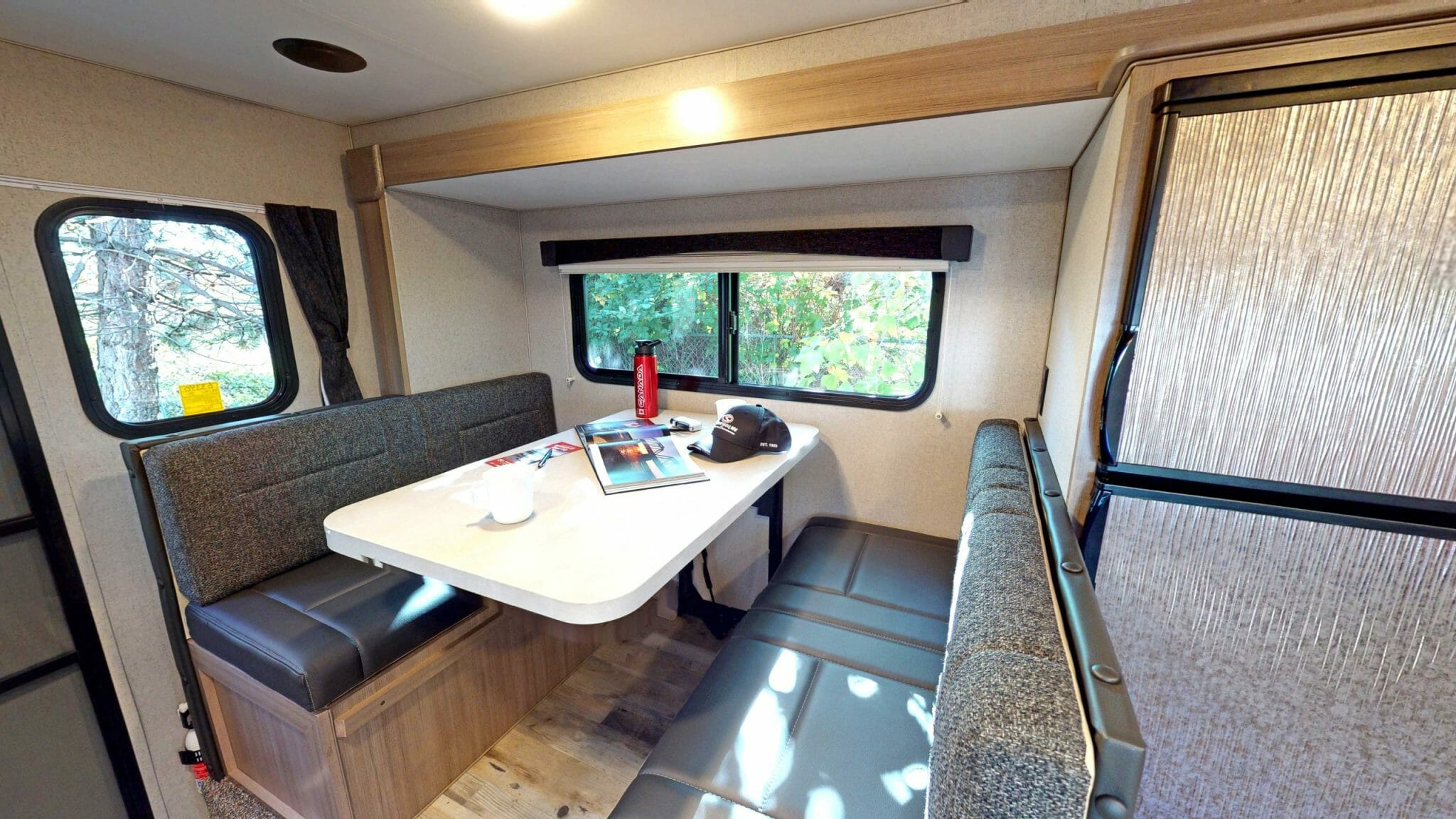 Spiseplads Truck Camper Slide Dinette (11)