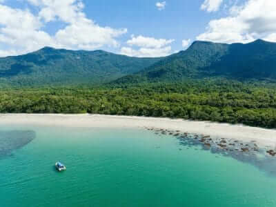 Kysten omkring Cairns i det nordlige Queensland. Foto: Tourism Australia