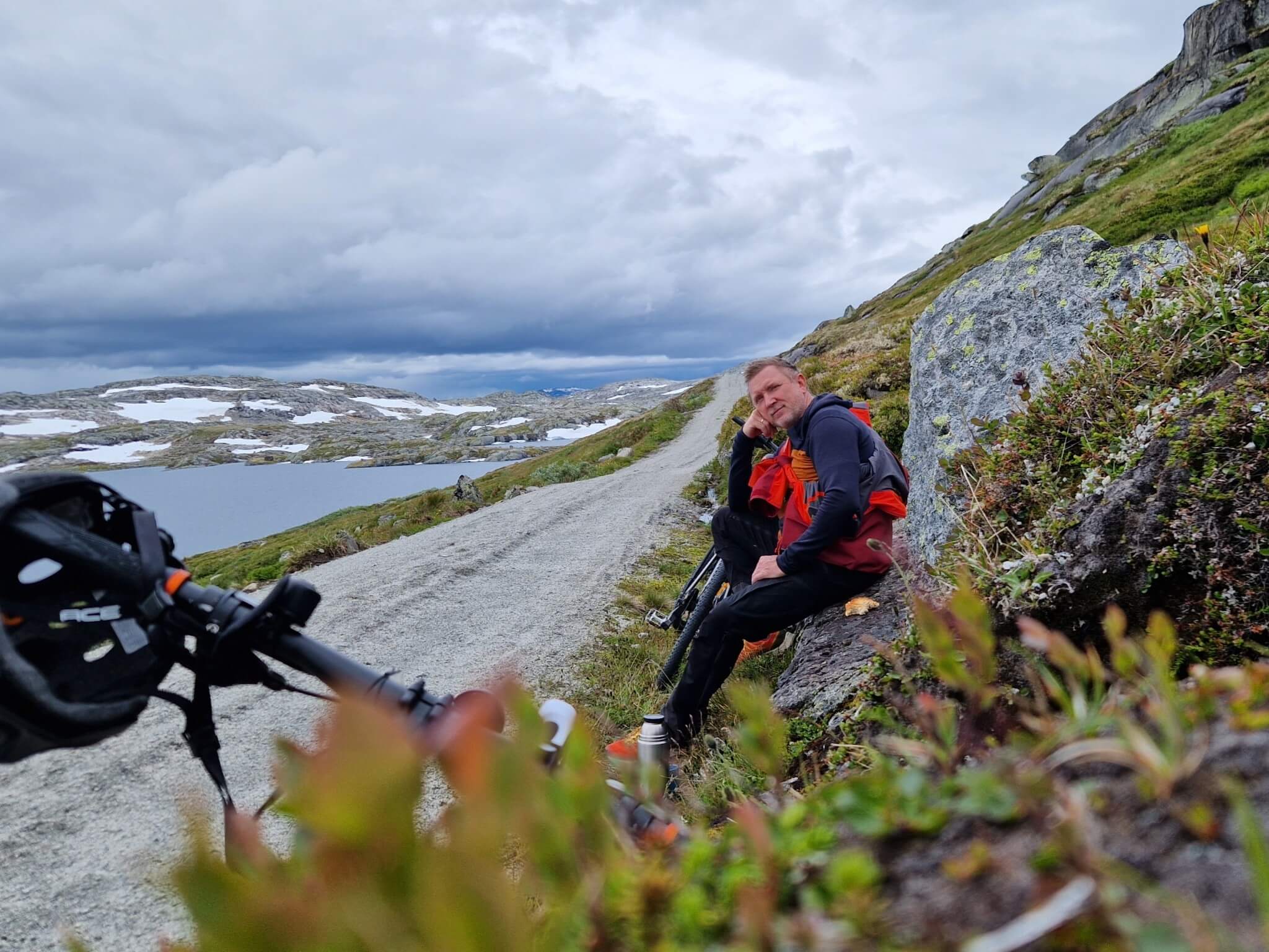 Pause på Hardangervidda på vej mod Hallingskeid