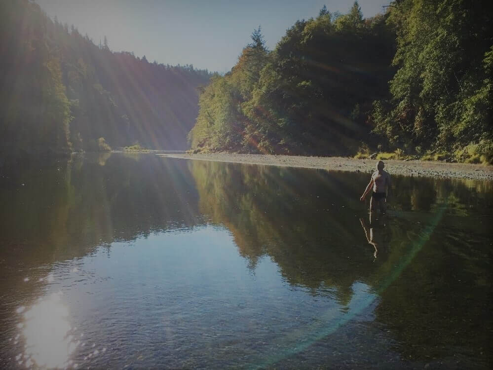 En tur i Trinity River frisker godt op. Her i slutningen af oktober er vandet mildest talt sagt køligt.