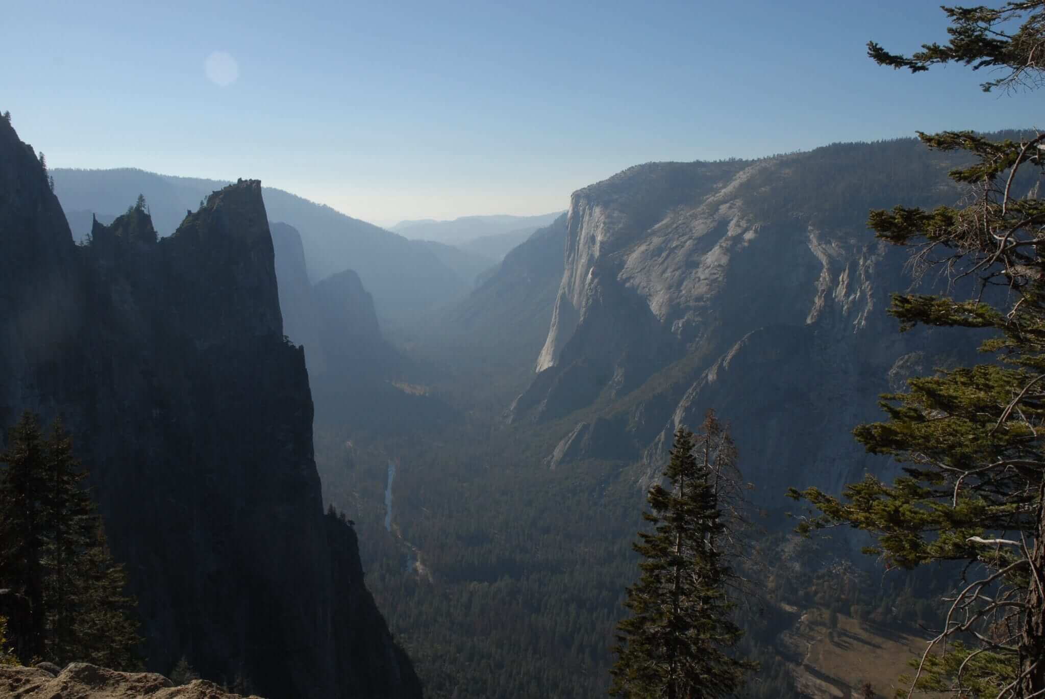 Kig mod udgangen af Yosemite Valley.